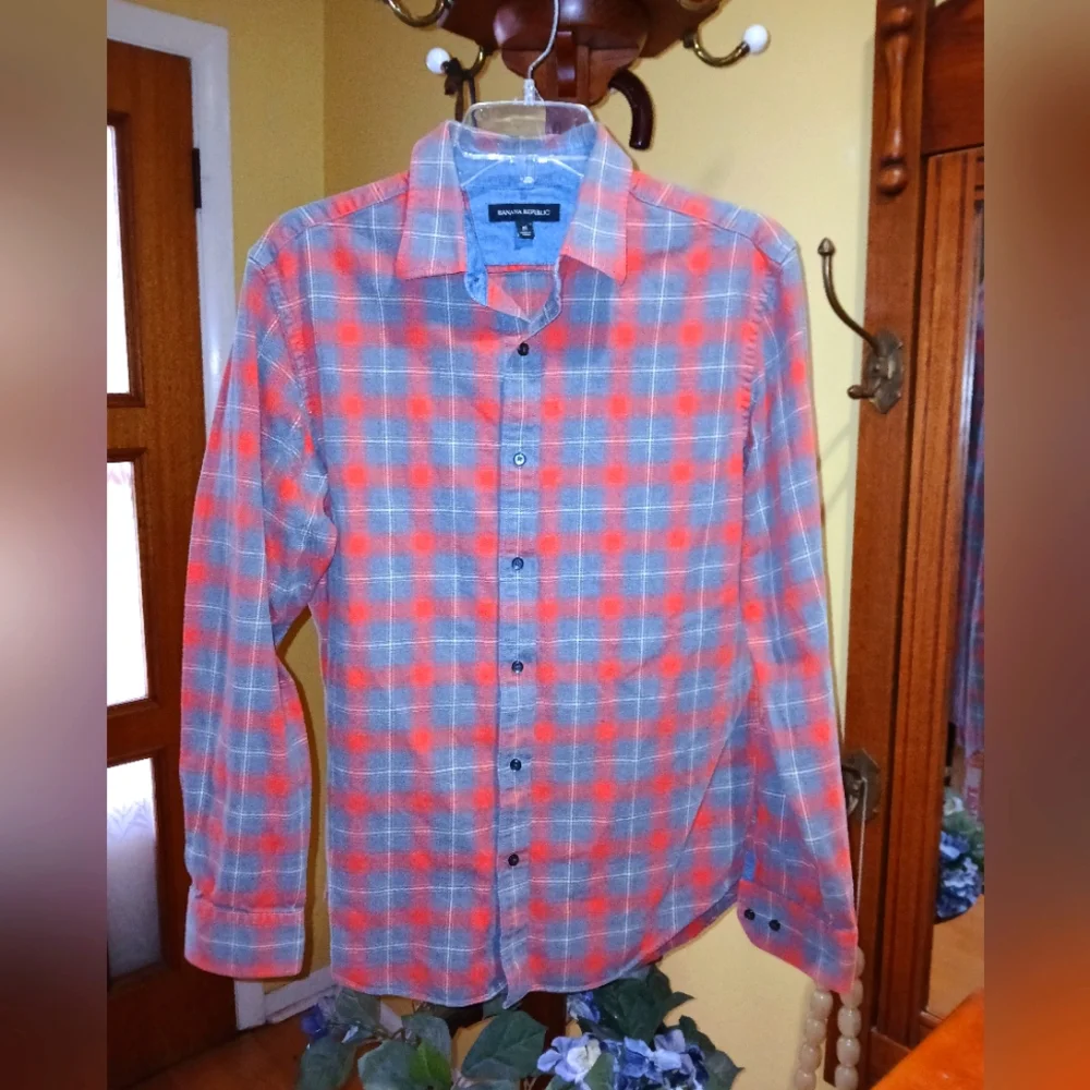 Mens Plaid shirt button up size medium